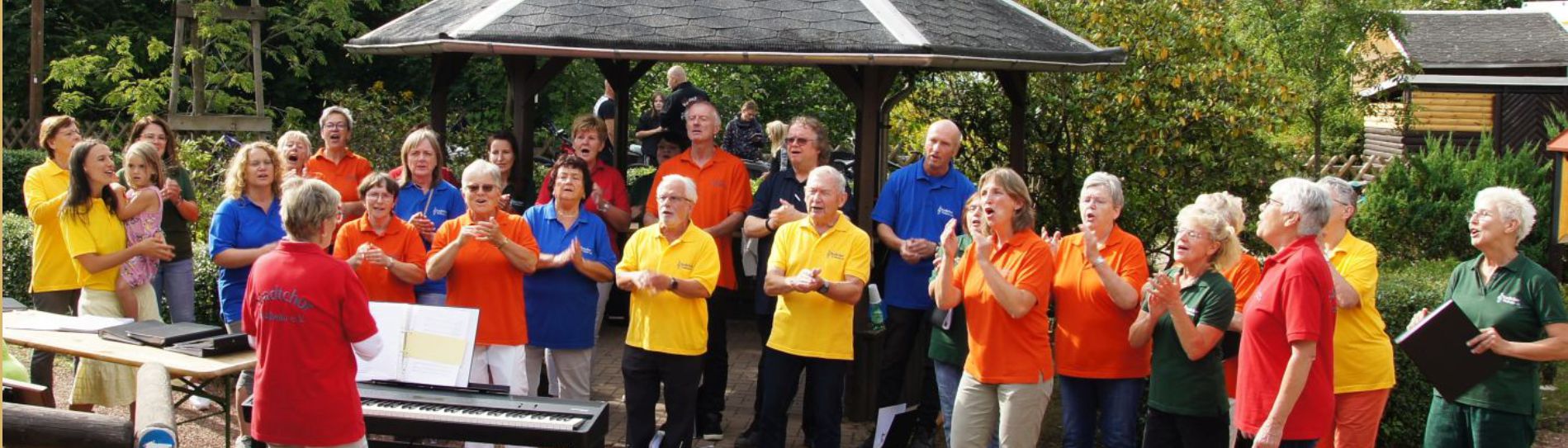 Wir singen in einer Kirche