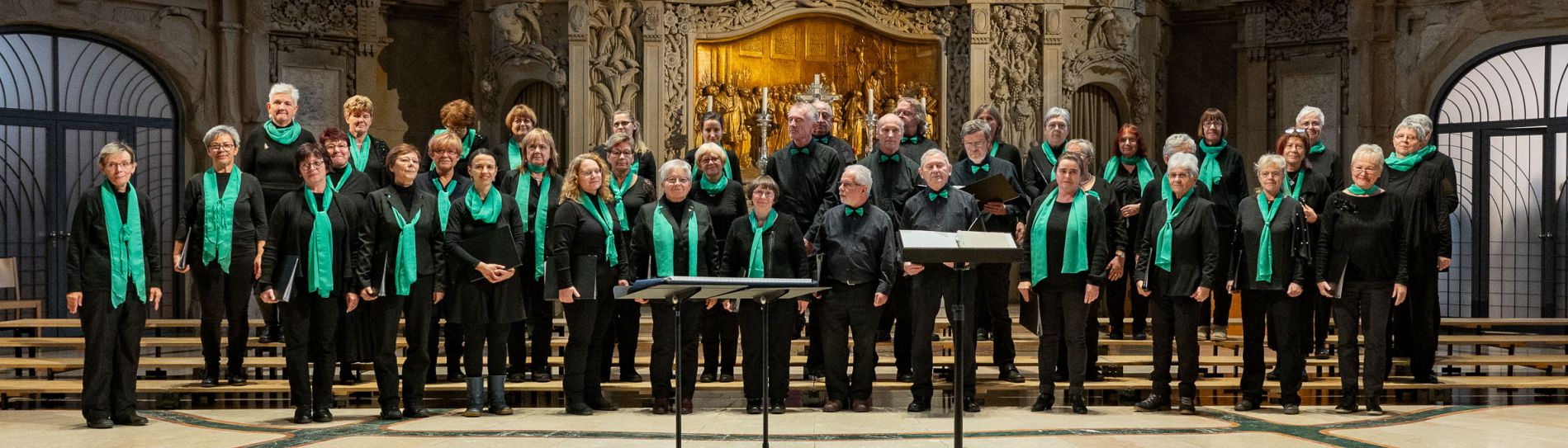 Wir singen in einer Kirche